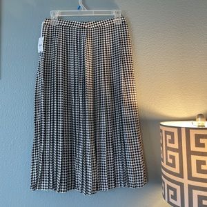New with Tag , J. Crew  Pleated Midi Skirt size P4